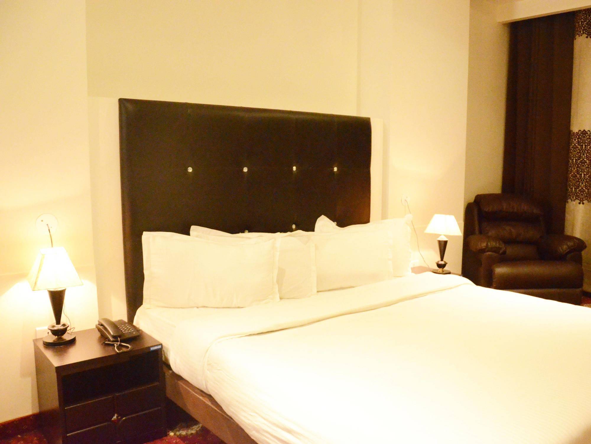 אמריצר Fabhotel Prudent מראה חיצוני תמונה